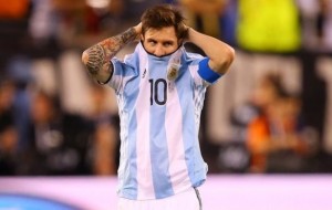 Argentina coach Edgardo Bauza in Barcelona to speak to Lionel Messi
